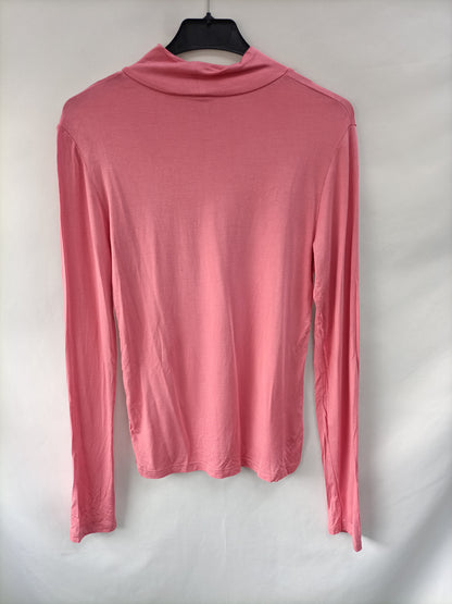 STRADIVARIUS.  Camiseta rosa cuello perkins T.l