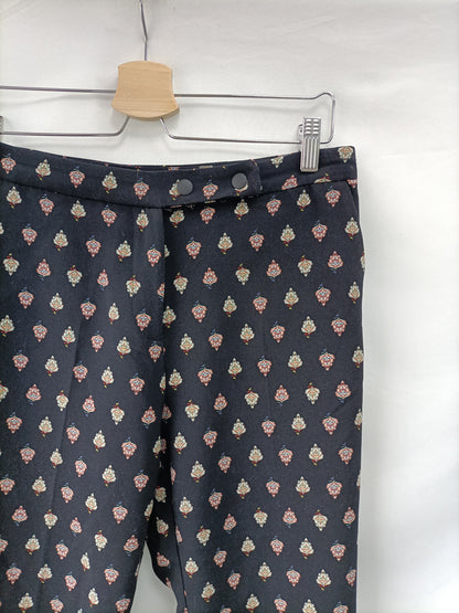 SFERA. Pantalón azul estampado T.40