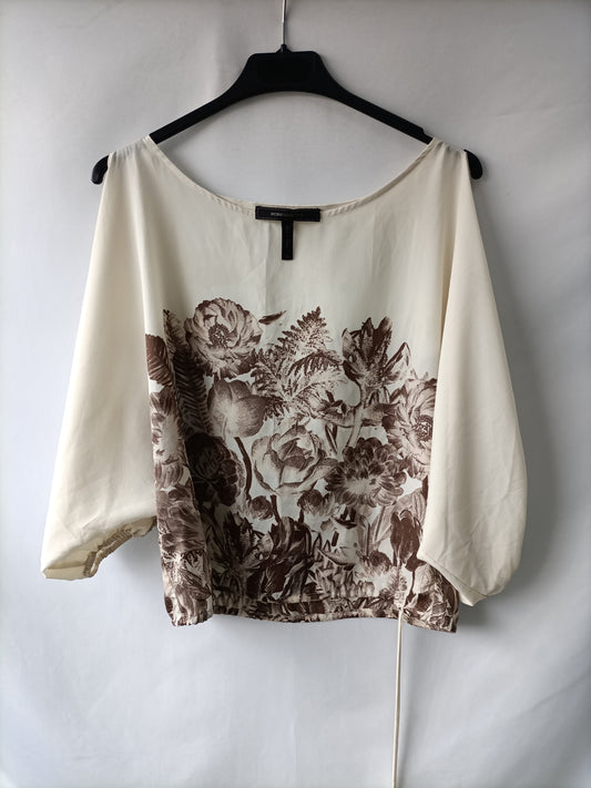 BCBG. Blusa estampado flores