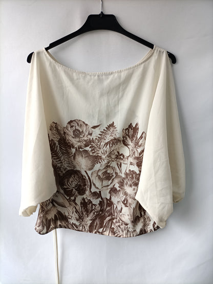 BCBG. Blusa estampado flores