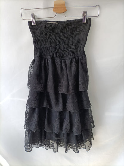 ZARA. Vestido negro volantes T.s