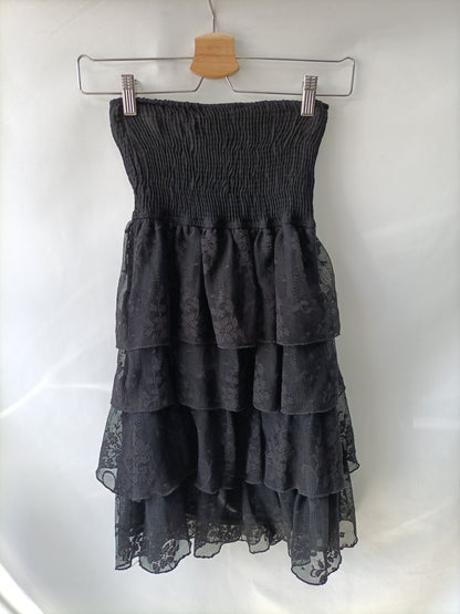 ZARA. Vestido negro volantes T.s