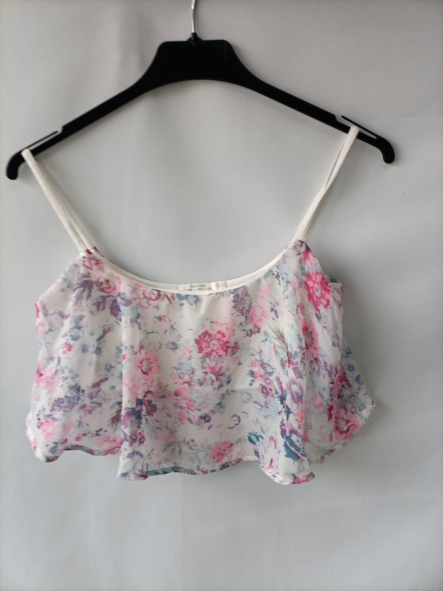 BERSHKA. Croptop flores T.xs