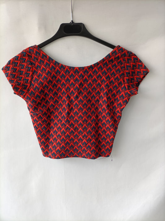 PULL&BEAR. Croptop azul y rojo  T.s