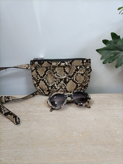 ZARA. Riñonera animal print