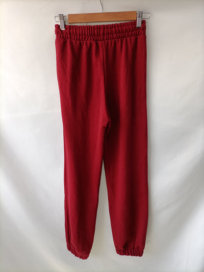 BERSHKA. Pantalón  burdeos T.xs