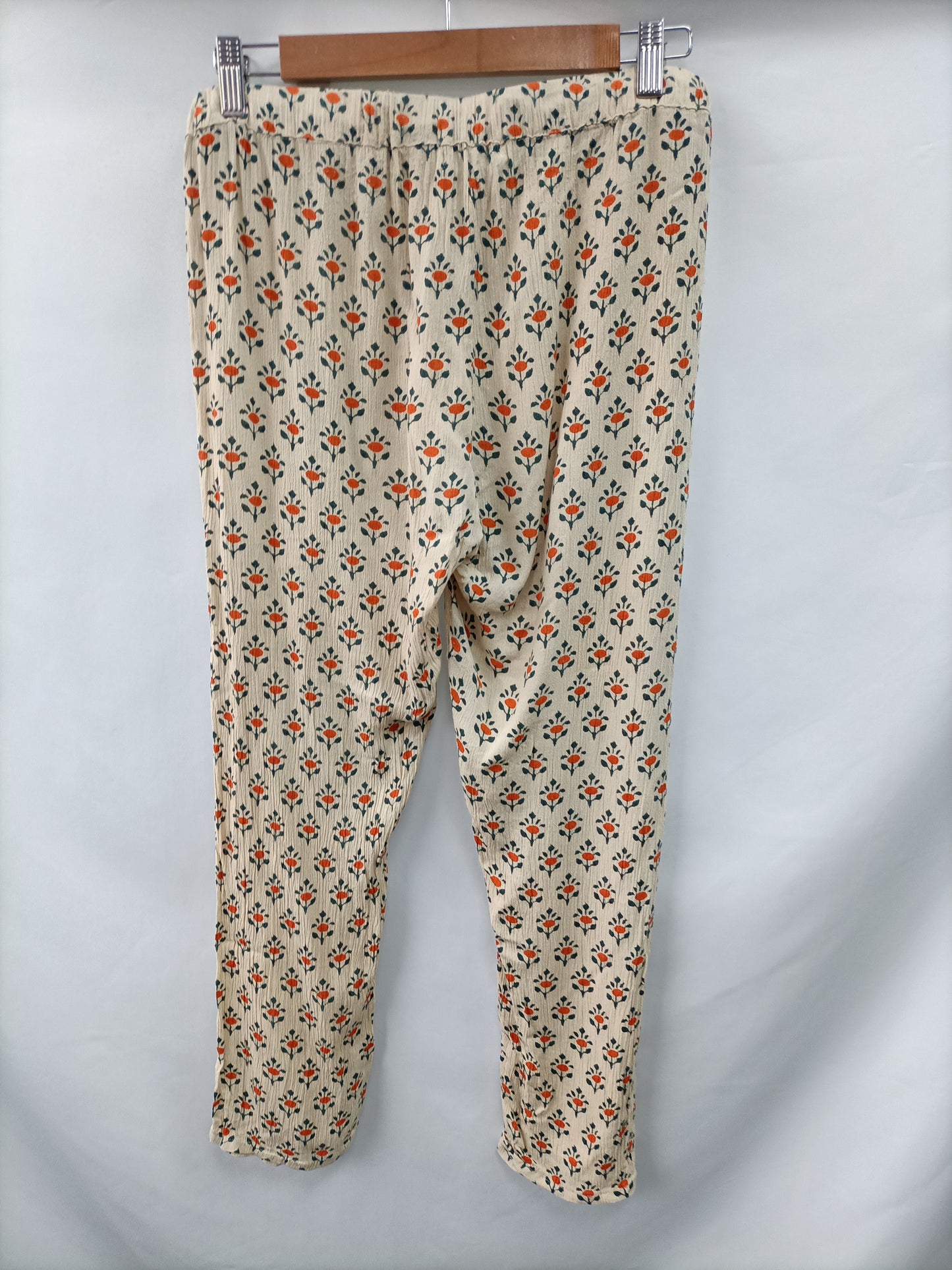 NATURA. Pantalón beige flores T.l