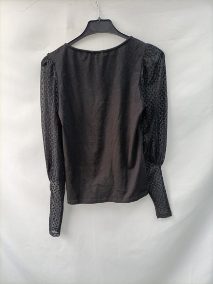 STRADIVARIUS. top  negro mangas encaje T. s