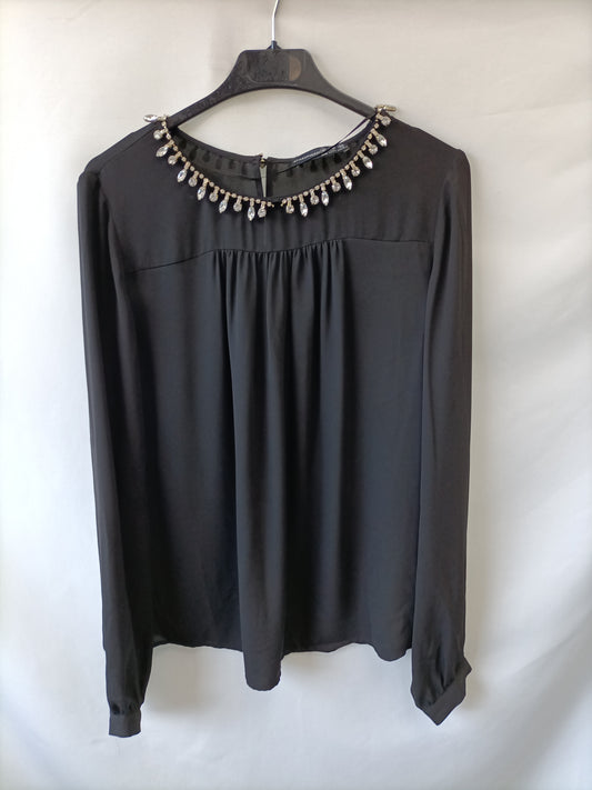 PRIMARK.Blusa cuello pedrería T.40 (tara)