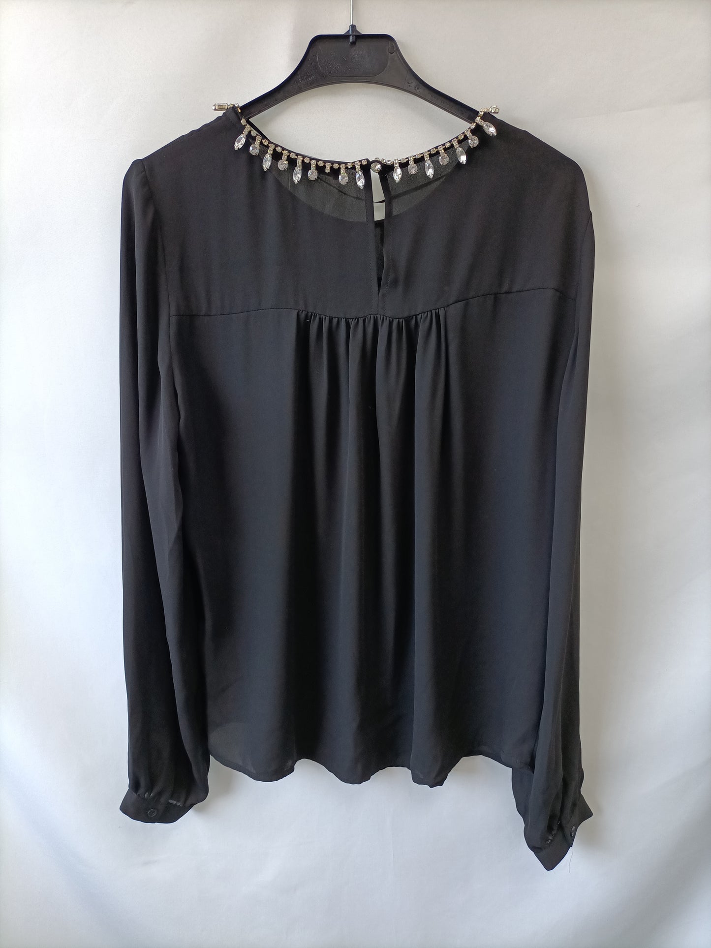 PRIMARK.Blusa cuello pedrería T.40 (tara)