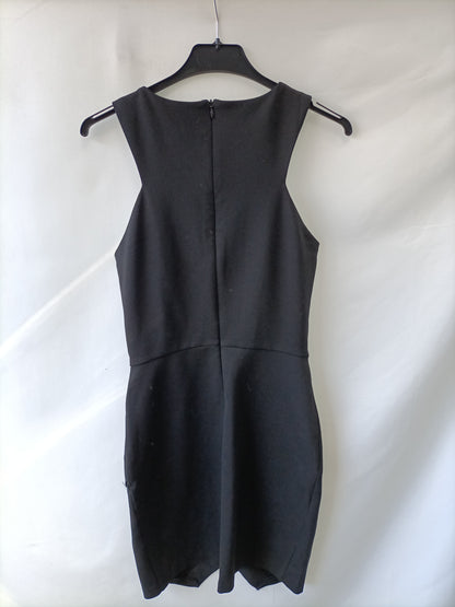 ZARA. Vestido negro corto elástico sin mangas T.m