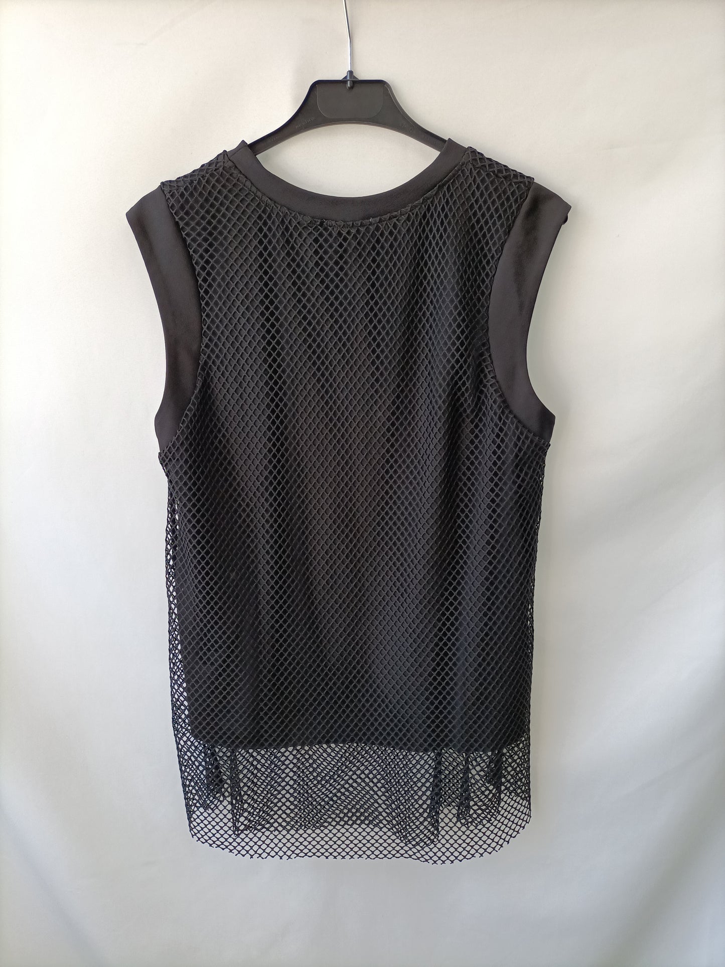 ZARA.Top negro rejilla T.L