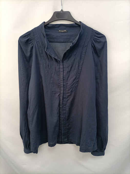 MASSIMO DUTTI. Blusa azul oscura T.38