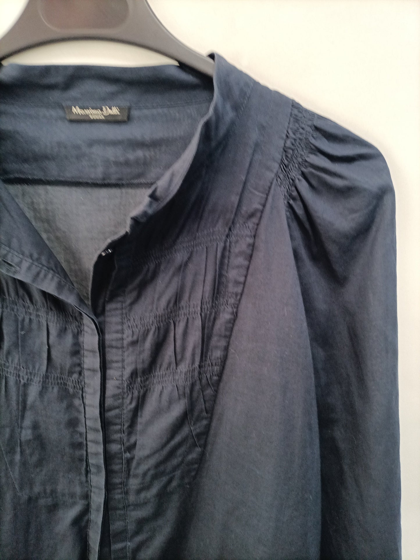 MASSIMO DUTTI. Blusa azul oscura T.38