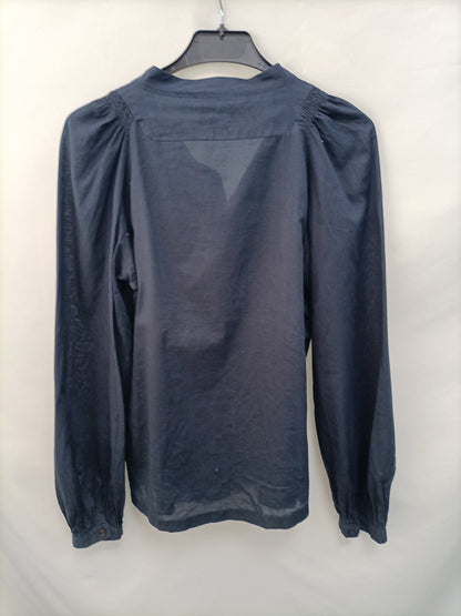 MASSIMO DUTTI. Blusa azul oscura T.38