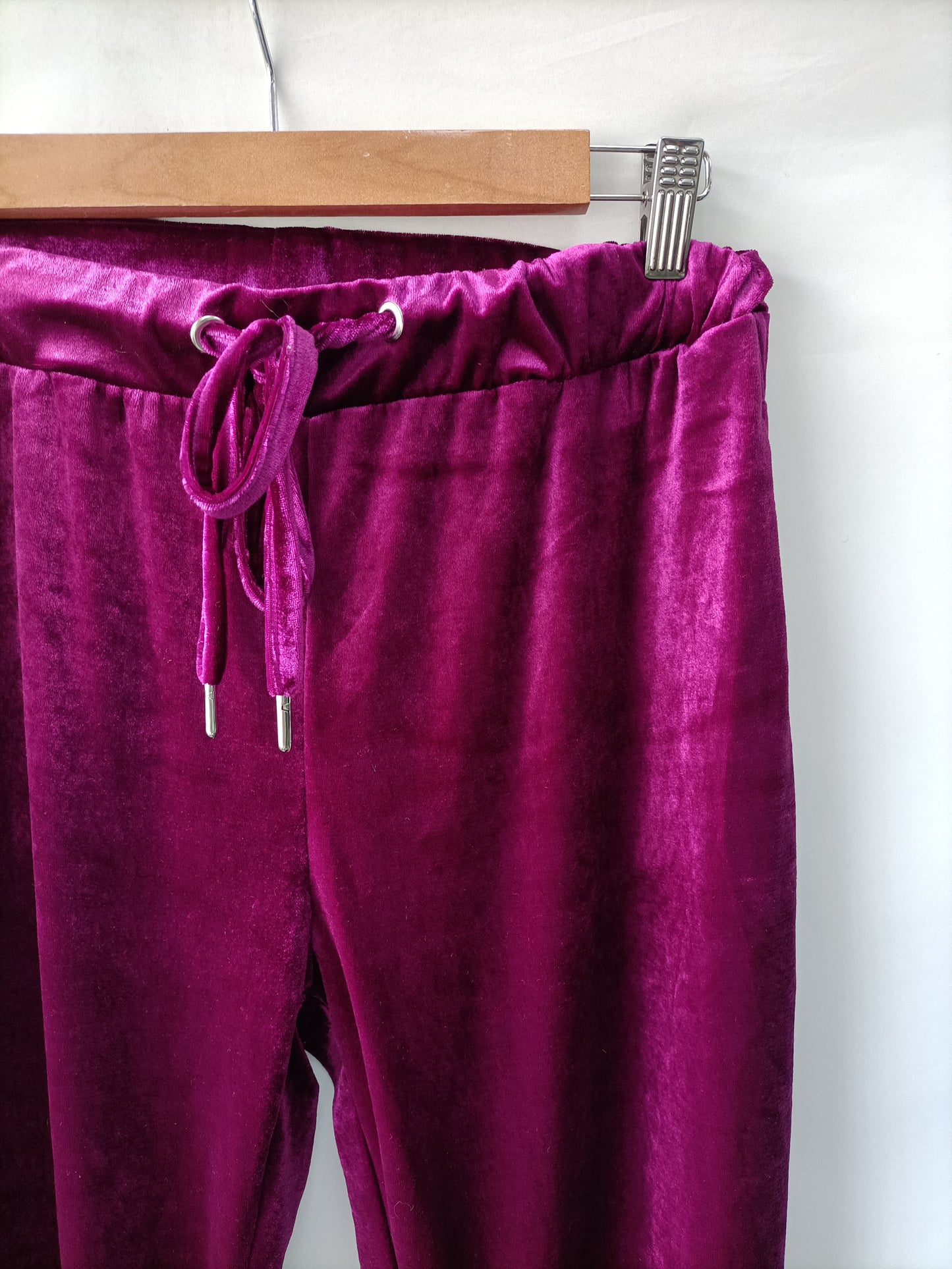 ZARA. Pantalón terciopelo morado T.m