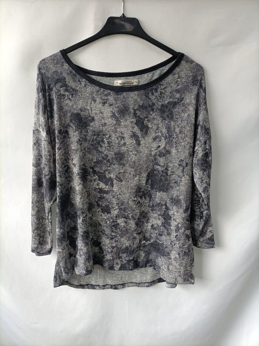 PULL&BEAR. camiseta gris fina estampado T.m