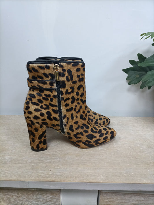 CARRANO.Botines animal print T.36