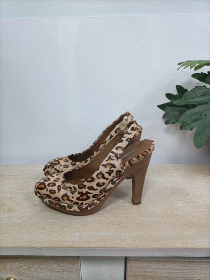 UTERQÜE. Zapatos animal print pelito T.38