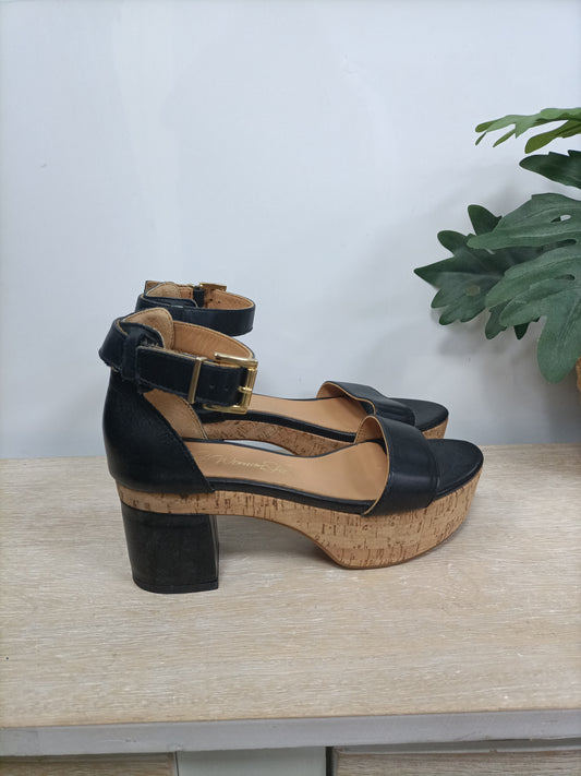 ALPE WOMAN SHOES. Sandalias negras T.37