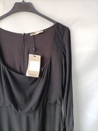 PULL&BEAR.Vestido negro escote caja T.L