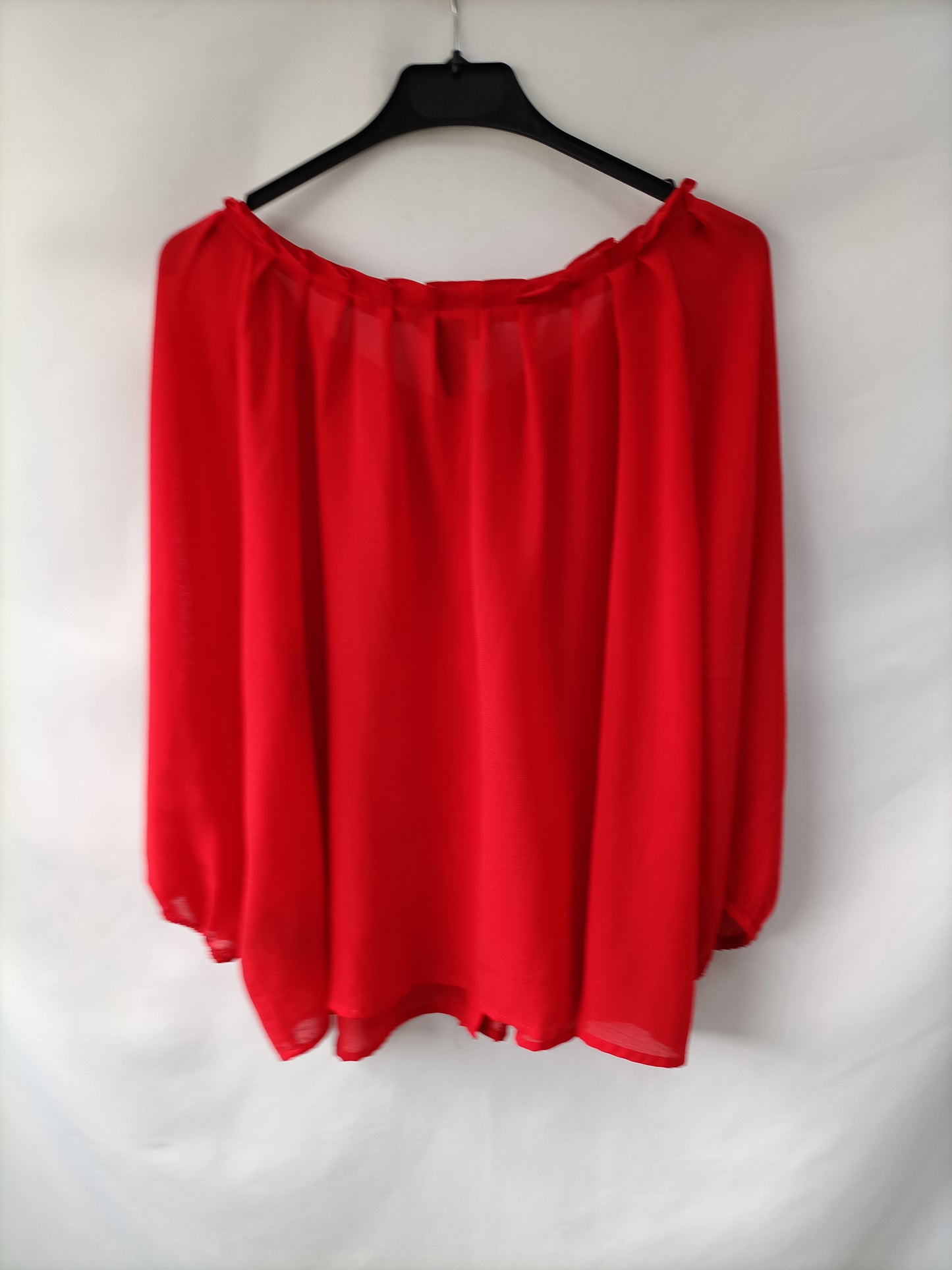 H&M. Blusa roja fluida T.40