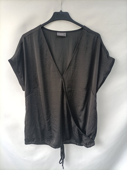 C&A. Blusa negra  T.42