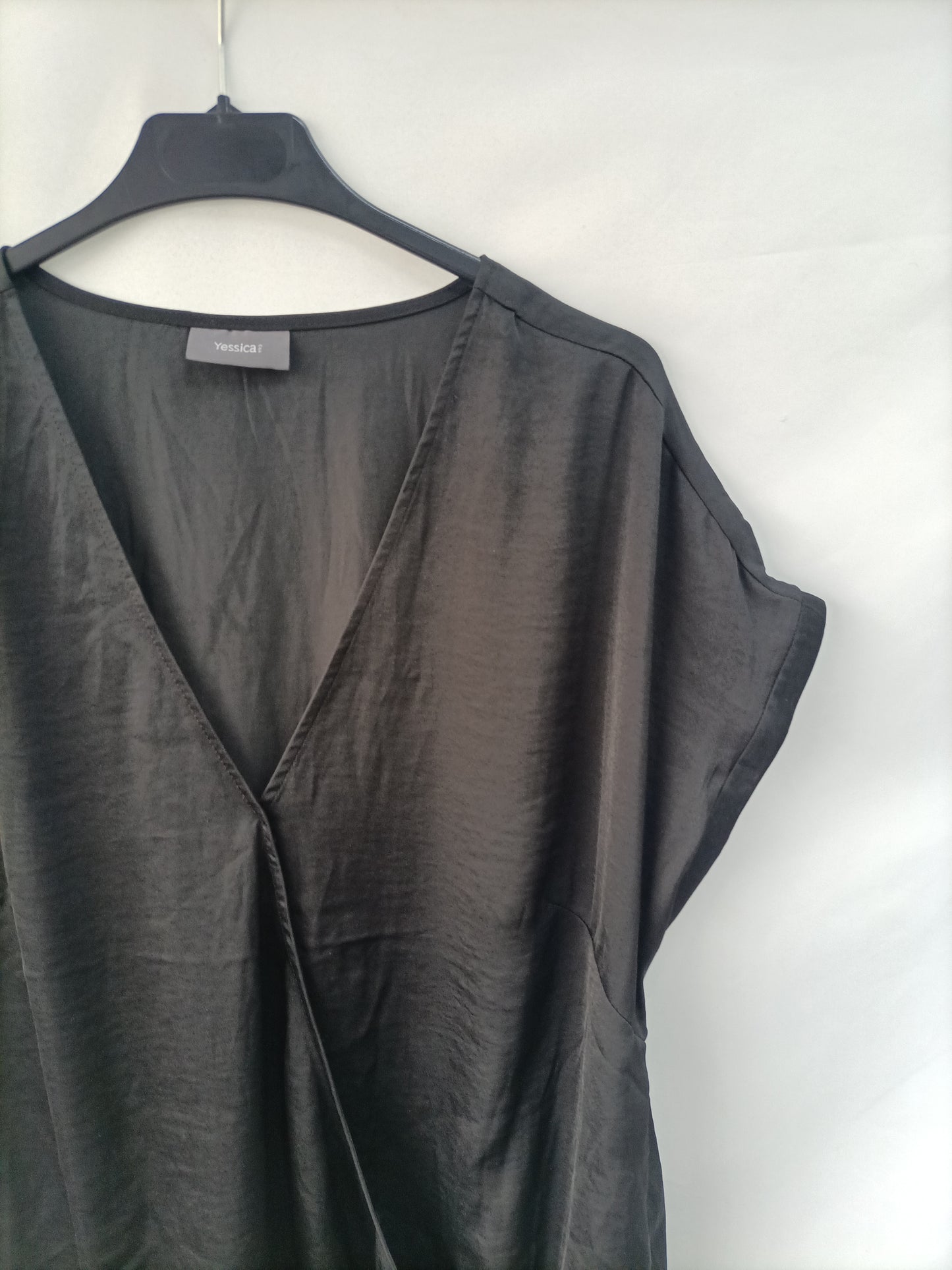 C&A. Blusa negra  T.42