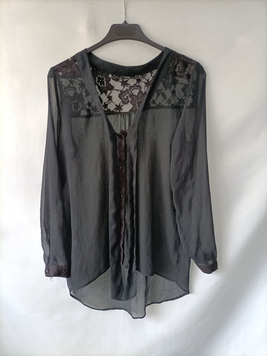 ZARA. Blusa negra encaje T.s