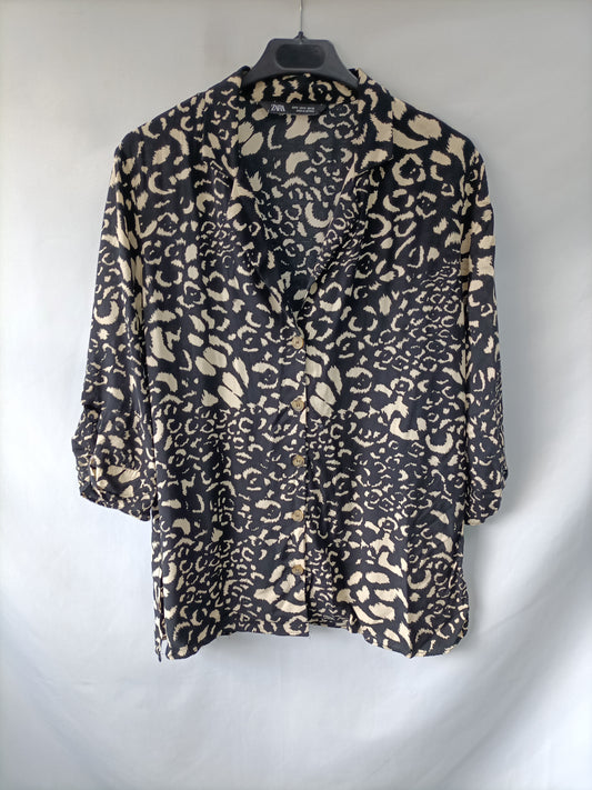 ZARA. Camisa negra de leopardo T.s