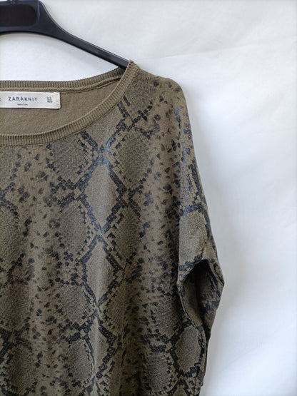 ZARA.Camiseta jersey verde animal print T.m