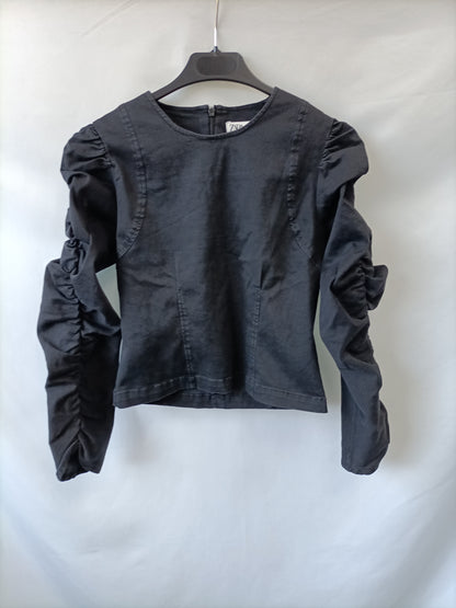 ZARA. Top denim negro T.xs