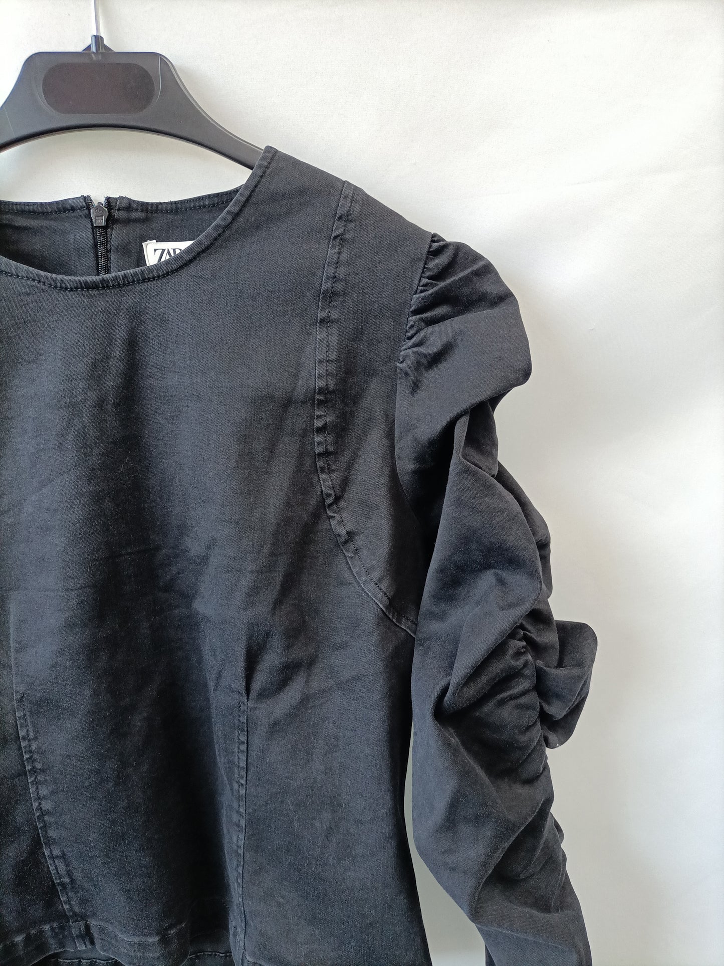 ZARA. Top denim negro T.xs