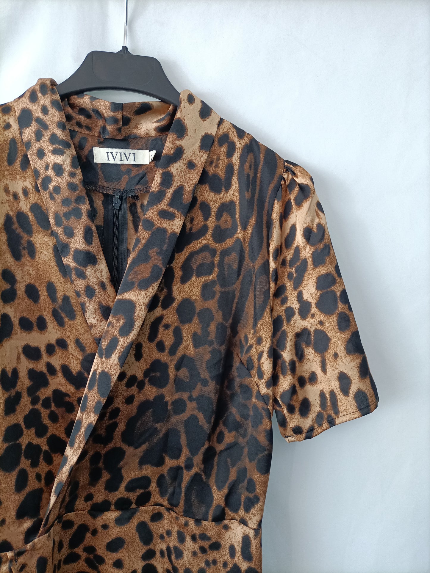 IVIVI.  Mono animal print T.s