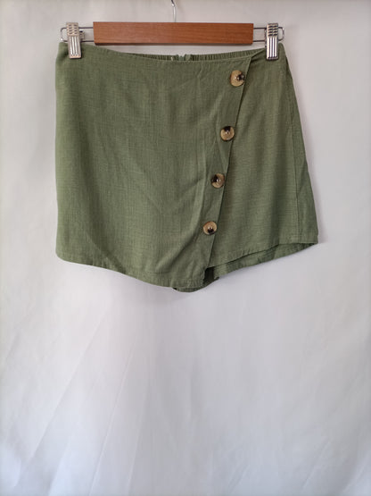 OTRAS. Shorts verde botones Tu(xs)