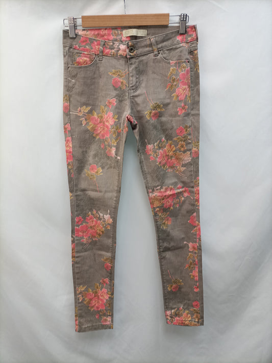 ZARA. Pantalones verde estampado flores T.34