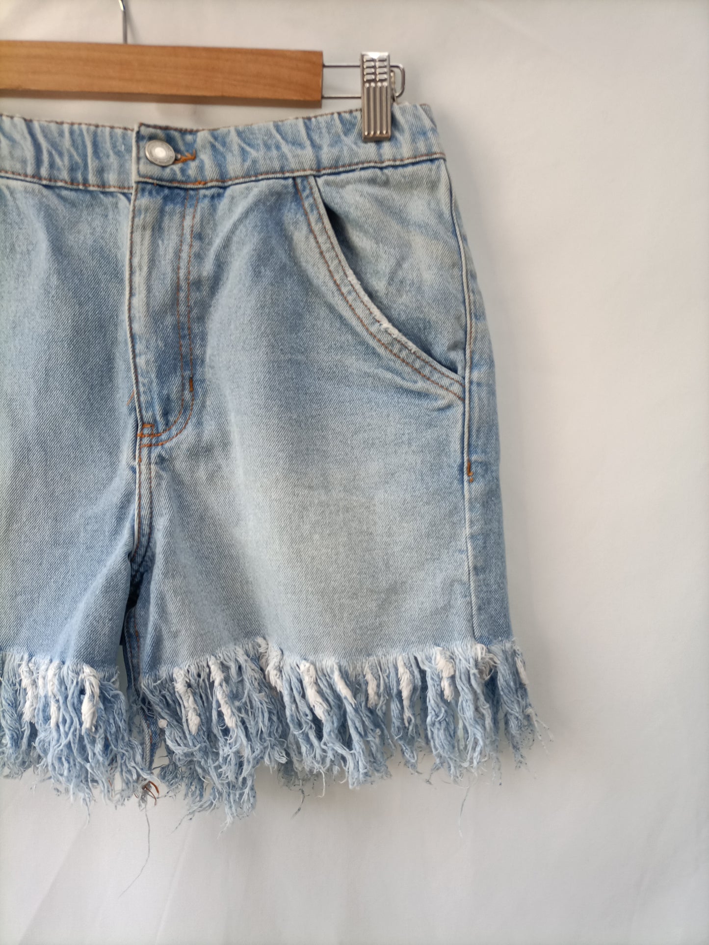 ZARA.Shorts denim deshilachados T.32