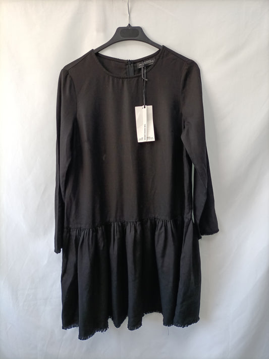 ZARA. Vestido negro falda volante T.xs