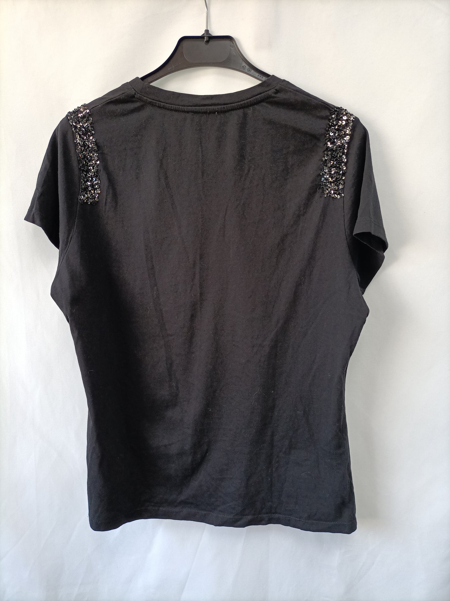 BIMBA Y LOLA.Camiseta negra lentejuelas T.m