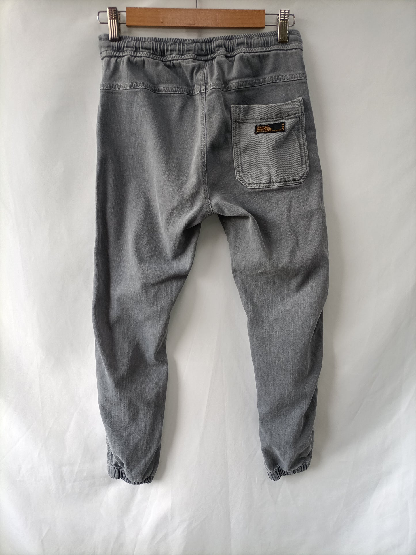 ZARA. Pantalón gris denim. 13-14 años