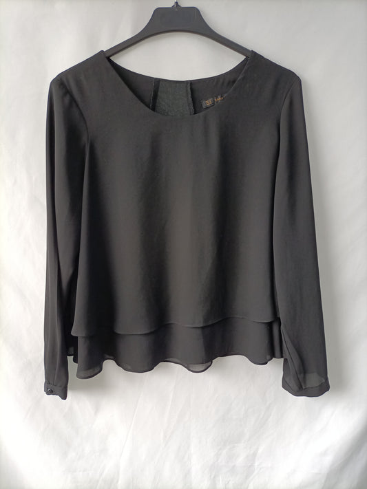 ZARA. Blusa negra capas T.m