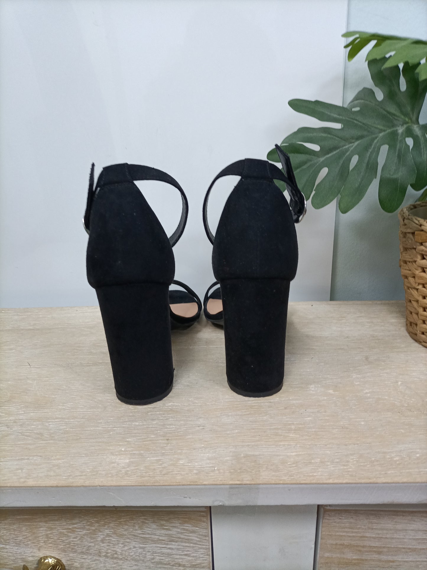 NEW LOOK. Sandalias negras  T.41