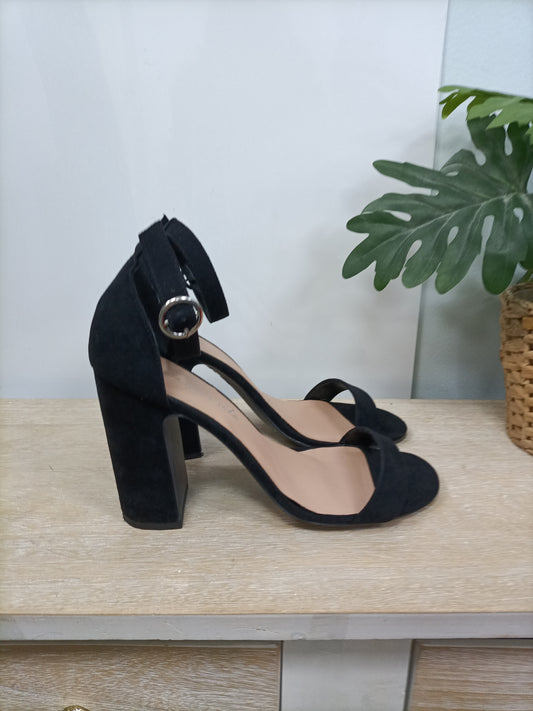 NEW LOOK. Sandalias negras  T.41