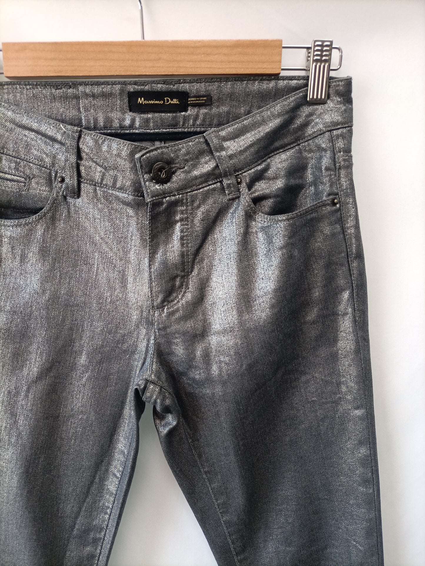 MASSIMO DUTTI. Pantalón gris encerado T.34