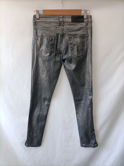 MASSIMO DUTTI. Pantalón gris encerado T.34