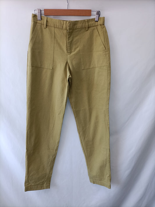 ZARA. Pantalón verde T.m