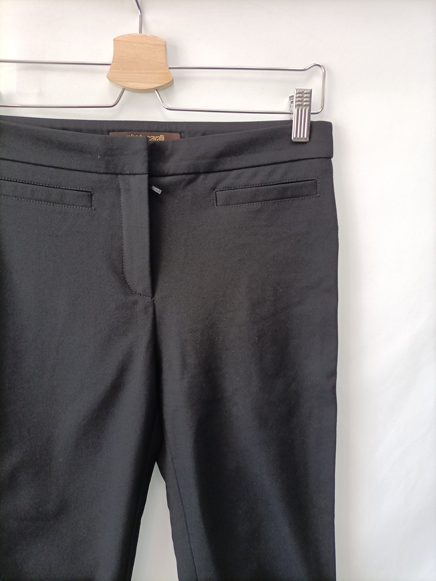 ROBERTO CAVALLI. Pantalón negro ajustado T.36 (40 IT)