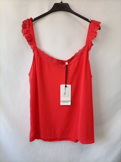 NAF NAF. Top rojo volante. T.xl