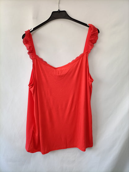 NAF NAF. Top rojo volante. T.xl