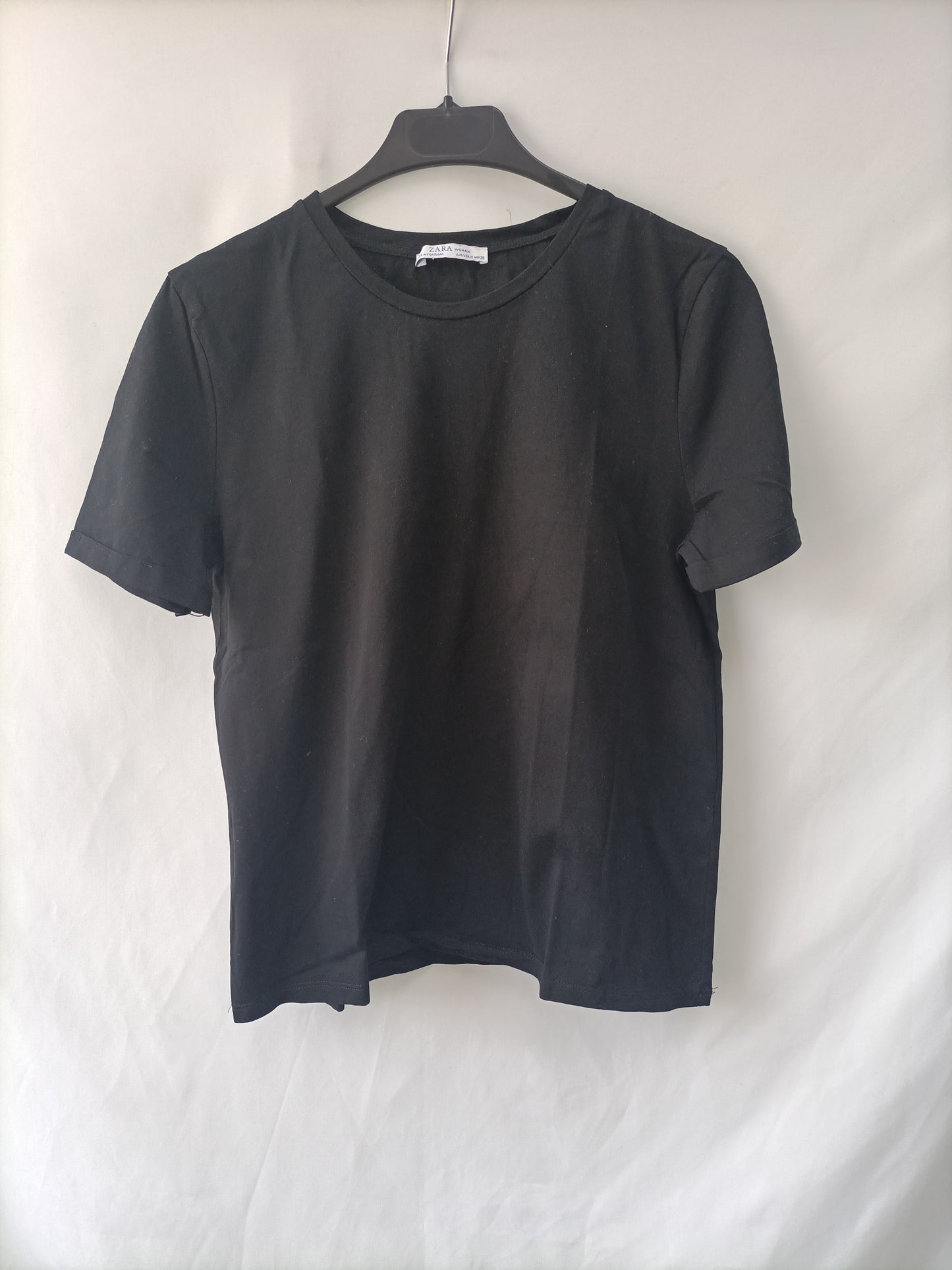 ZARA. Camiseta básica negra T.m